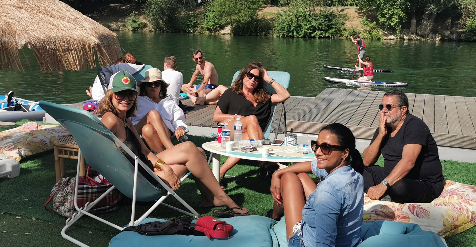 Groupe en session paddle sur la Marne — base Beach Paddle Saint-Maur